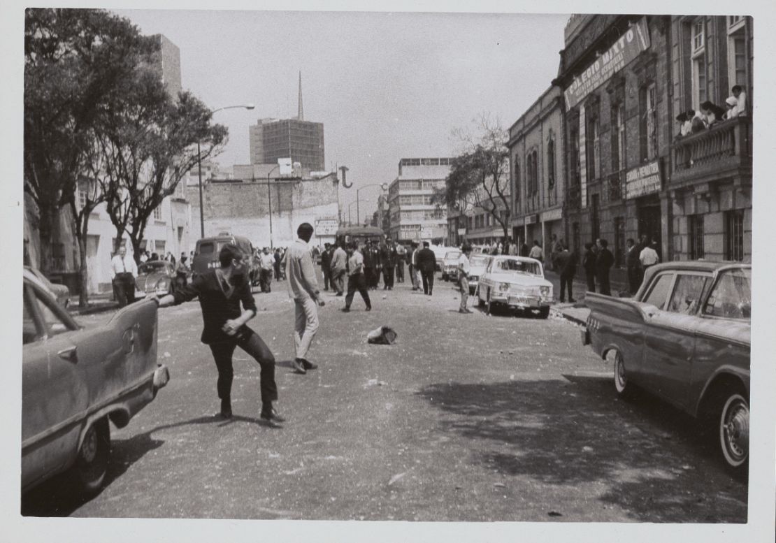 Fight between students from the Isaac Ochoterena High School (incorporated into the UNAM) and vocational classes 2 and 5 of the National Polytechnic Institute (IPN), on July 22, 1968. This confrontation is considered the turning point of the student movement of 1968.